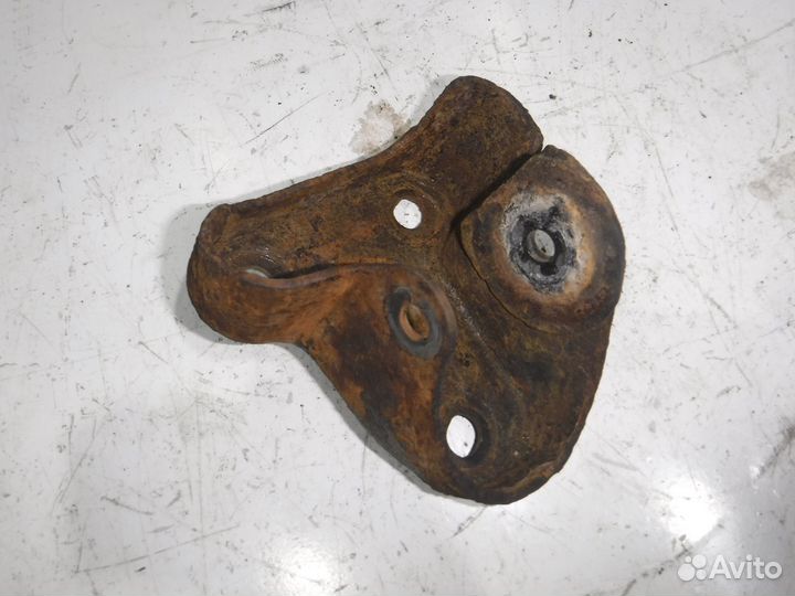 Кронштейн балки Ford Fusion