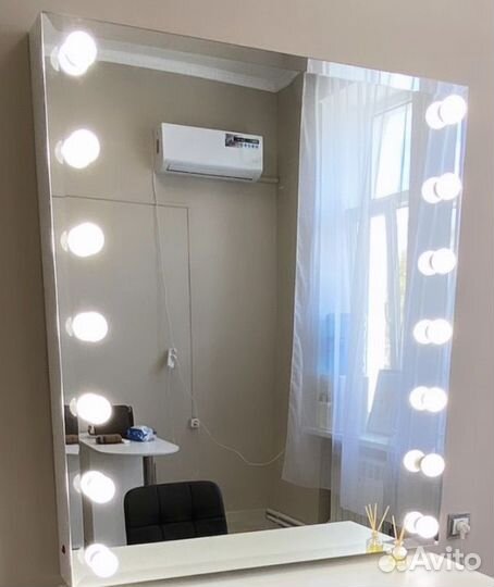 Зеркало подвесное с лампочками