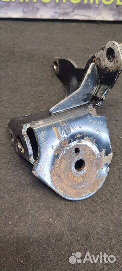 Кронштейн опоры двигателя Volkswagen Passat B3