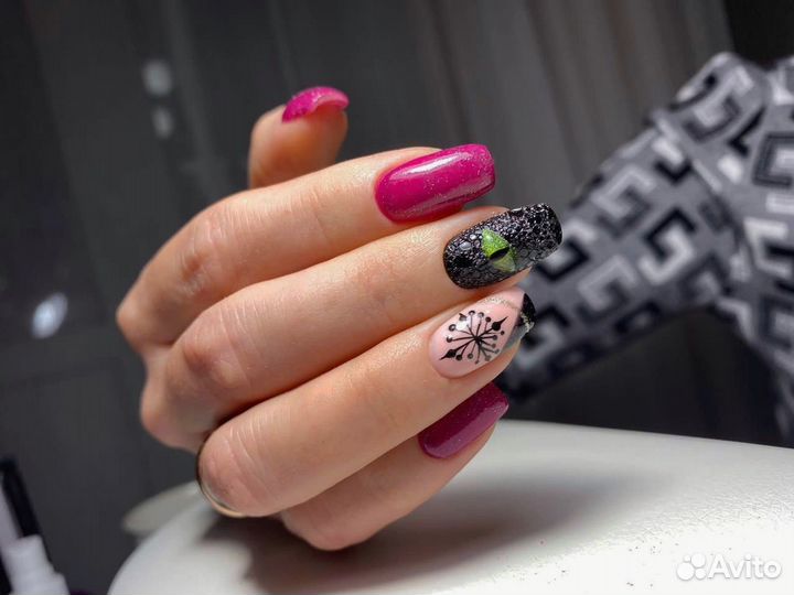 Маникюр и брови