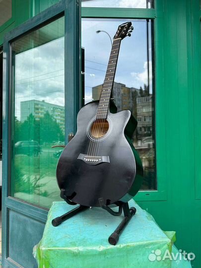 Акустическая гитара
