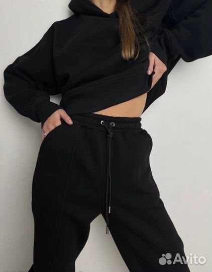 Женский спортивный костюм