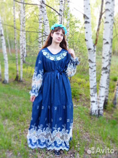 Платье джинсовое с вышивкой