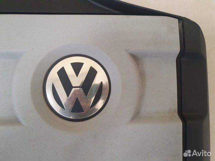 Декоративная крышка двигателя Volkswagen Passat B6