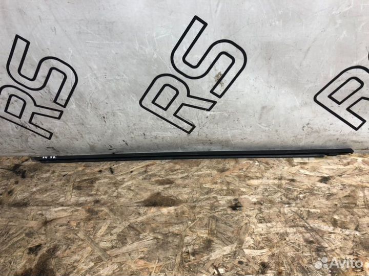 Молдинг стекла двери задний правый Jaguar Xe 1 До