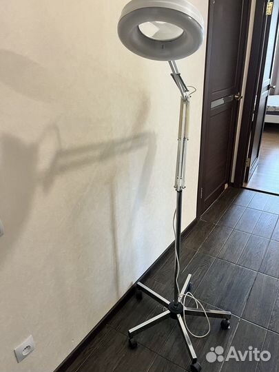 Лампа лупа напольная