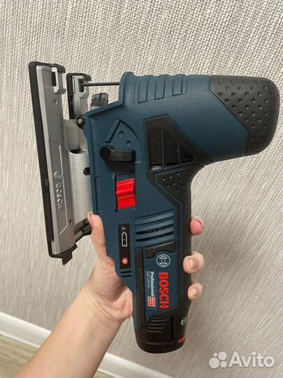 Электролобзик bosch GST 12V-70