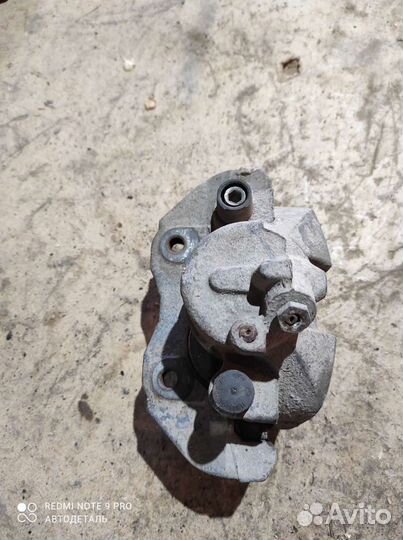 Передний правый суппорт Ford focus2, Mazda 3 BK