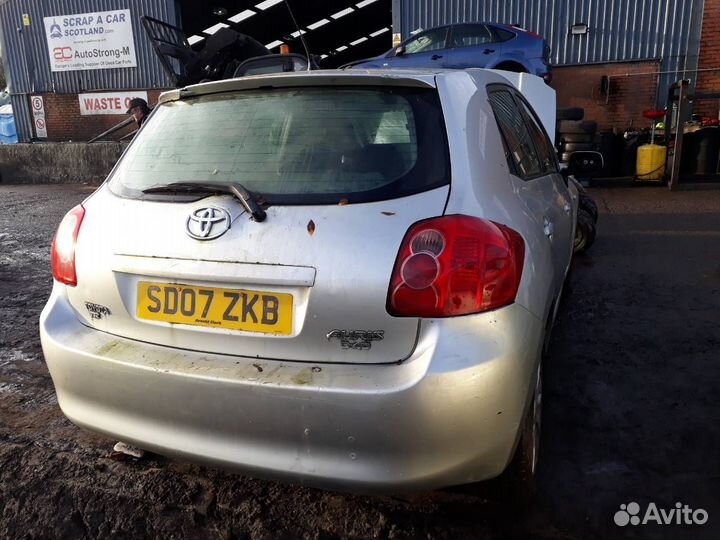 Форсунка топливная Toyota Auris 2007 2367009280