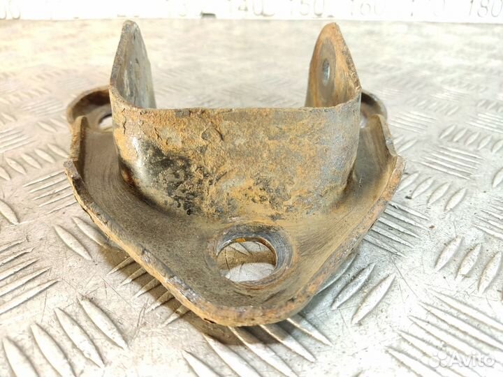 Кронштейн задней балки Opel Astra H