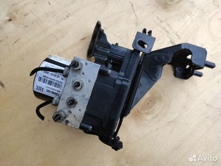Блок ABS AMX 13440100 на Opel Astra J Zafira C