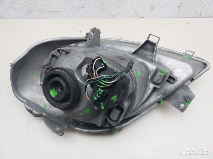 Фара (передняя) Opel Vivaro, 2002