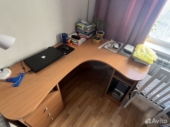 Стол деревянный офисный