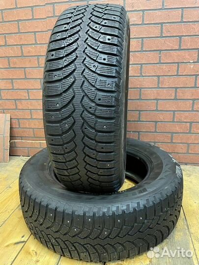 Bridgestone Blizzak Spike-01 235/65 R17 108T