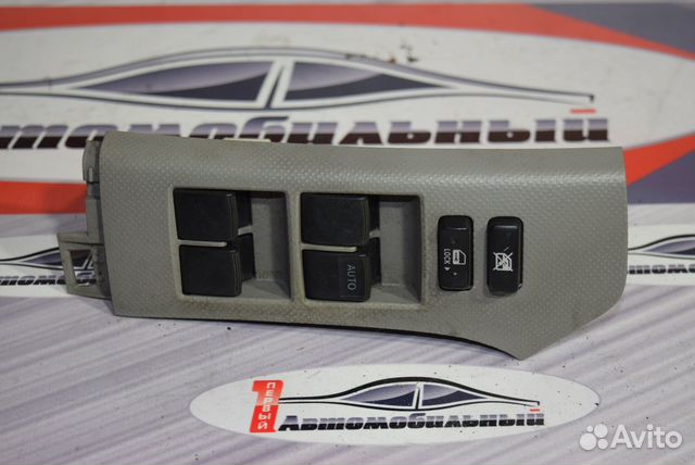 Блок управления стеклами перед право c Toyota Vitz