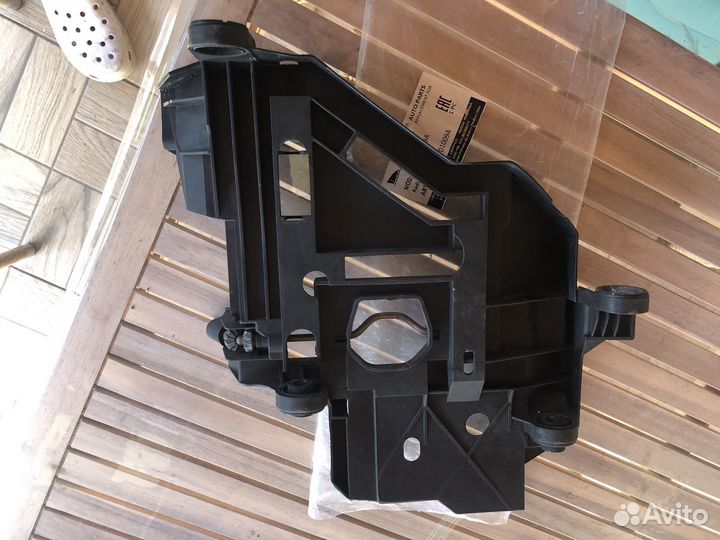 Крепление фары левое Porsche Cayenne