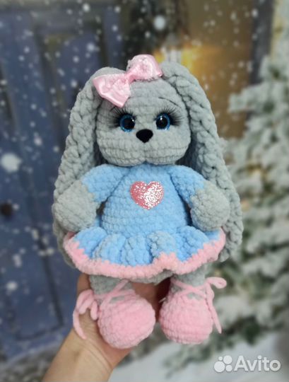 Вязаные игрушки. Зайки, мишки