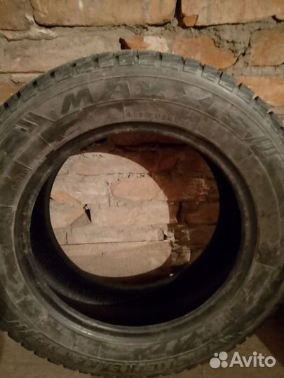 Maxxis ArcticTrekker NP3 R15