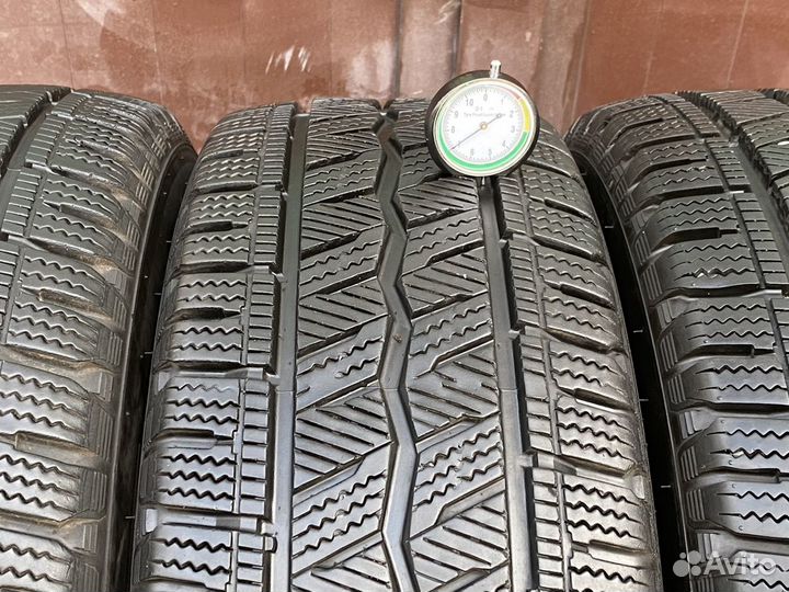 Hankook Winter I'Cept LV RW12 215/65 R15C