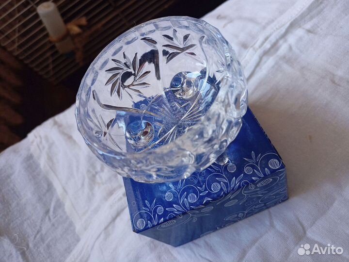 Ваза на ножках