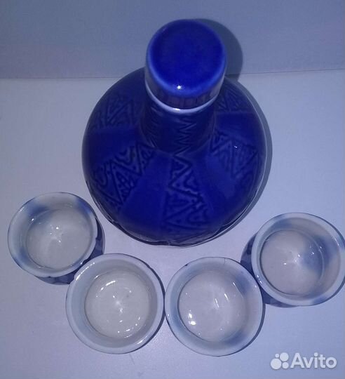 Графин со стопками и горшочек синяя керамика