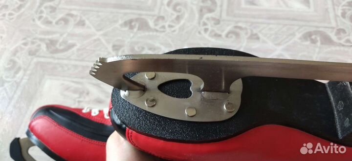 Коньки фигурные женские