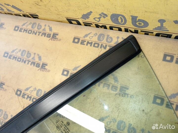 Стекло двери заднее левое Volkswagen Passat Cc 358