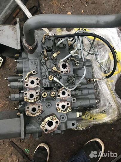 Центральный гидрораспределитель Хитачи 200-3