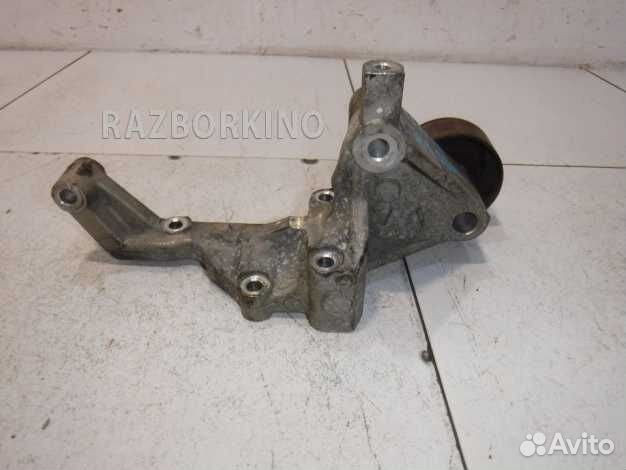 Кронштейн двигателя