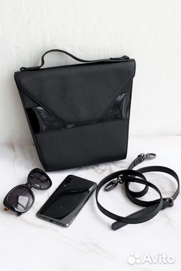 Сумка черная кросс-боди через плечо трапеция