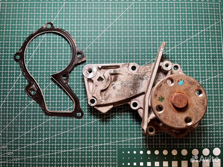 Помпа (насос водяной) Ford Focus 3