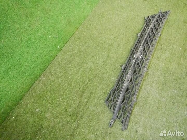 Решетка переднего бампера LADA Vesta (2015-н.в.)