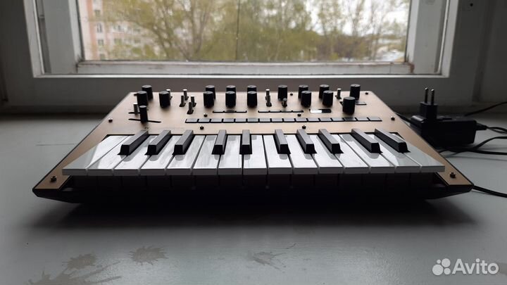 Аналоговый синтезатор Korg Monologue