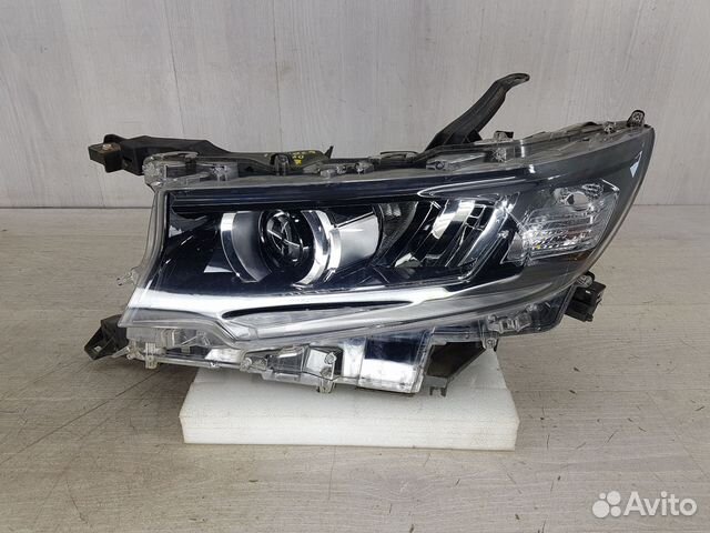 Фара левая Toyota Land Cruiser