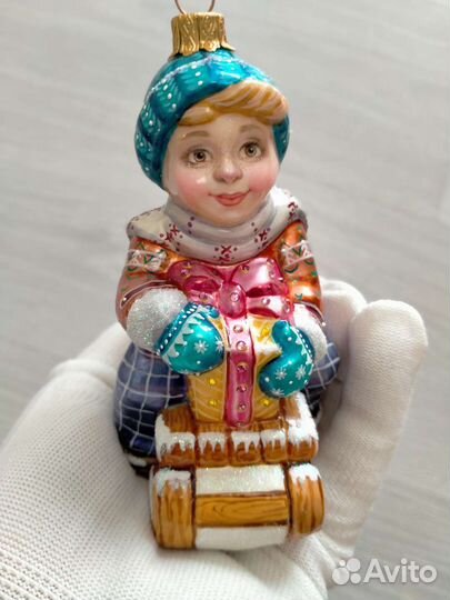 Ёлочная игрушка Мальчик на санках с ёлочкой