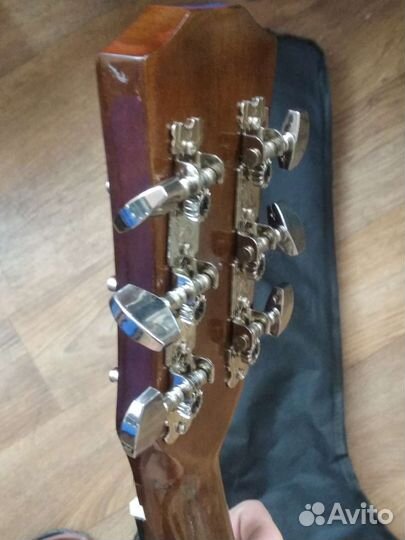 Акустическая гитара