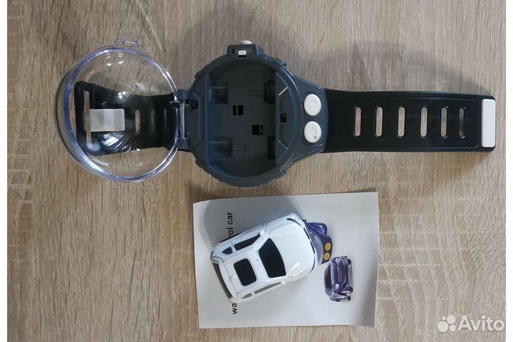 Машинка в браслете