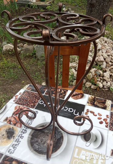 Кованые подставки для цветов