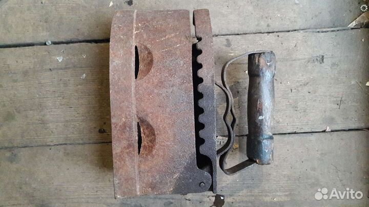 Утюг старинный угольный