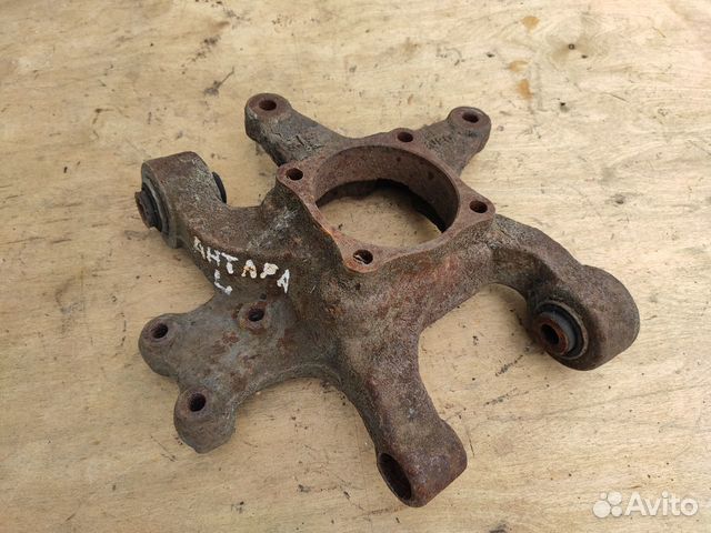 Кулак задний левый на Opel Antara Captiva