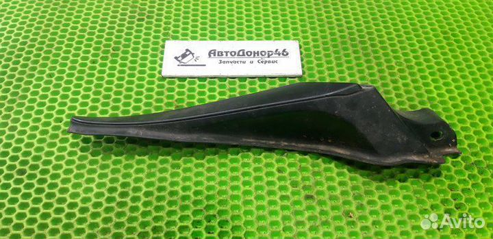 Левый уголок жабо Renault Megane 3