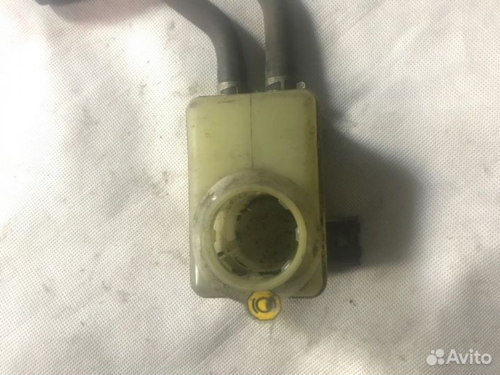 Бачок для тормозной жидкости Toyota Ipsum SXM10G