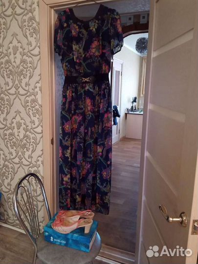 Вечернее платье и босоножки