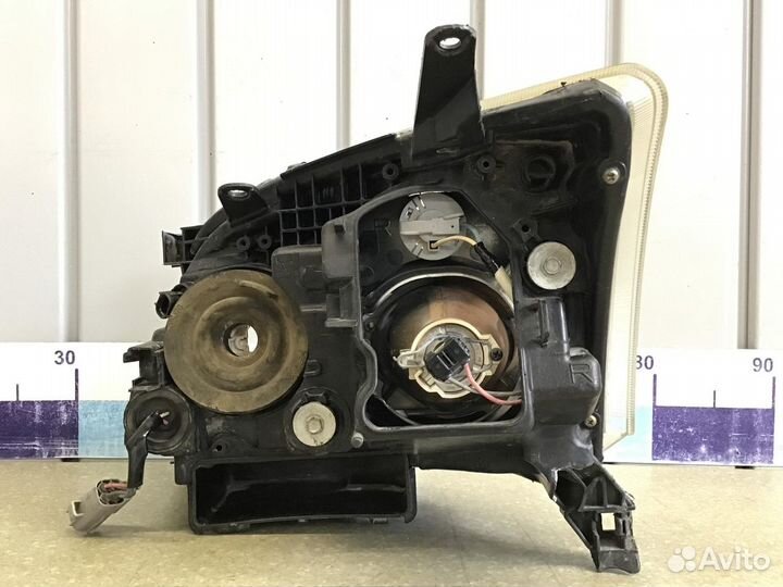 Фара правая Toyota Avensis II 2003-2008