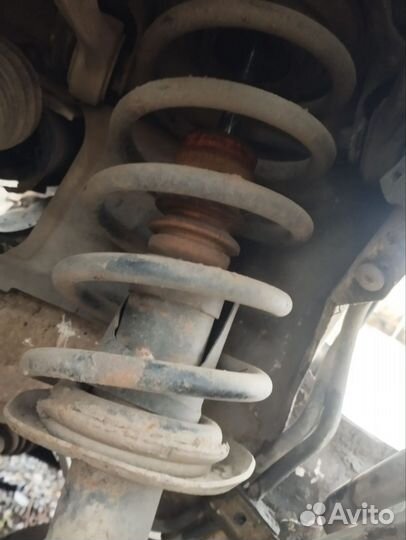 Стойки амортизатора на Фольксваген Пассат b 5