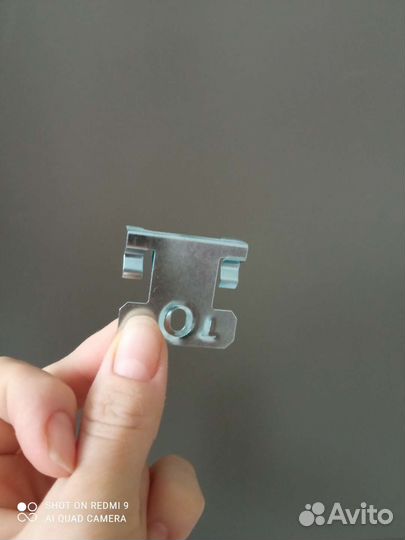 Крепежи для плинтуса