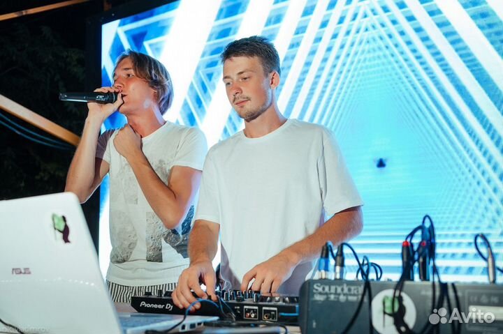 Диджей (со своим звуком)