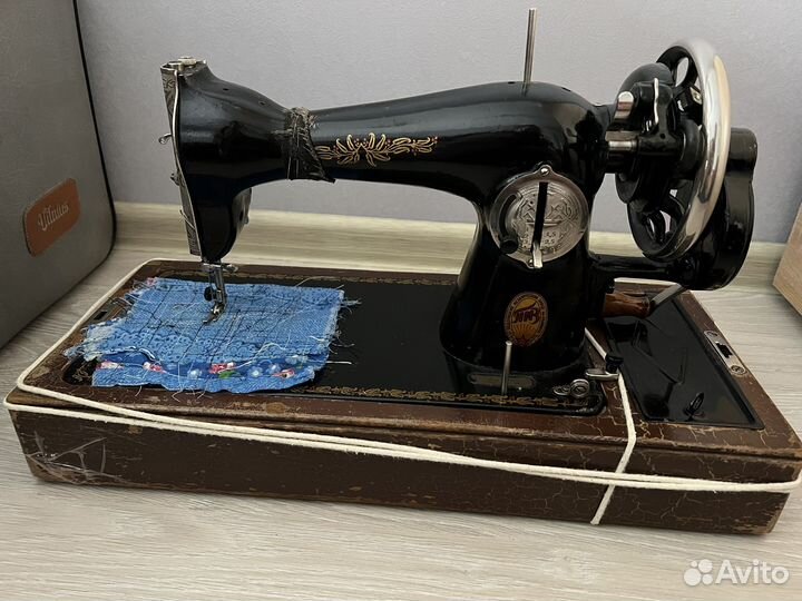 Швейная машинка Подольск с ручным приводом