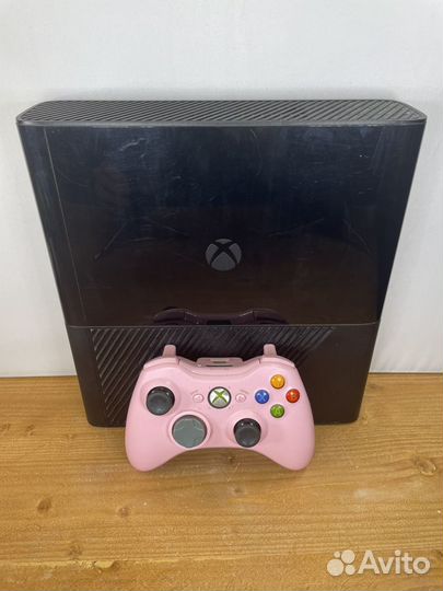 Xbox 360 e 4 gb