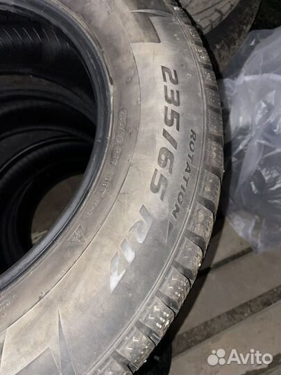 Pirelli Ice Zero 235/65 R17